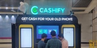 Exclusive: Cashify is Buying Used Smartphones at a Metro Station in Delhi