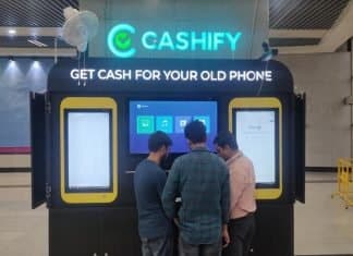 Exclusive: Cashify is Buying Used Smartphones at a Metro Station in Delhi